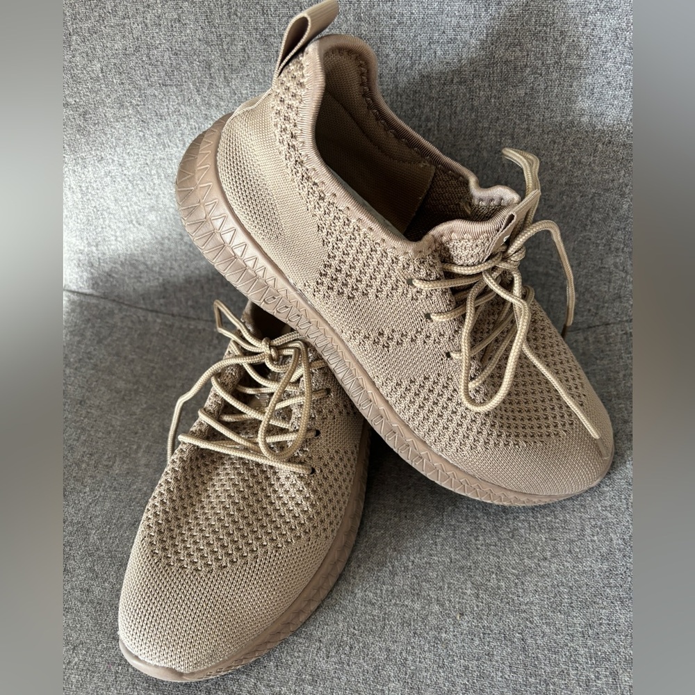 Brown Lightweight Men’s Sneakers Sz 8 - 40